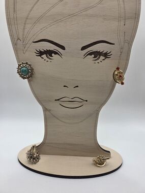 1526. Vintage Gold Tone Clip-On Earrings Pair